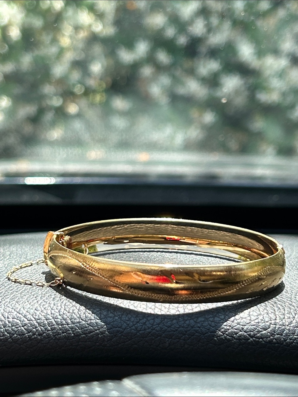 14K Gold Plated Engraved Hinged Bangle Bracelet 7 3/4”
